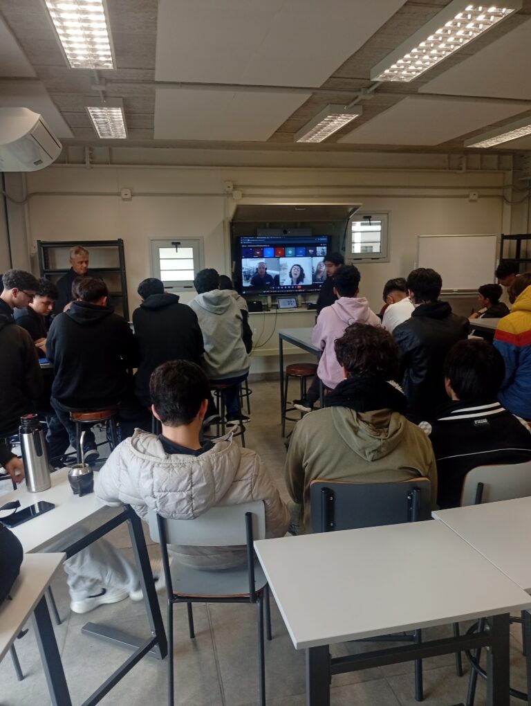 Lee más sobre el artículo Estudiantes de Bachillerato Tecnológico Bilingüe trabajarán junto al Hospital de Clínicas en sus Proyectos de Egreso 2026